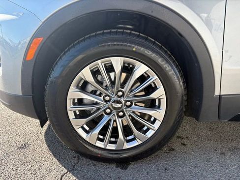 Used 2024 Cadillac XT4 Premium Luxury image 6