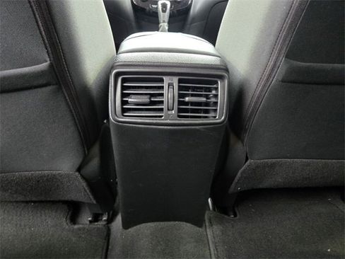 Used 2020 Nissan Rogue SV image 14