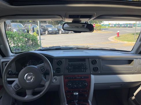 Used 2006 Jeep Commander Limited AWD/4WD image 18
