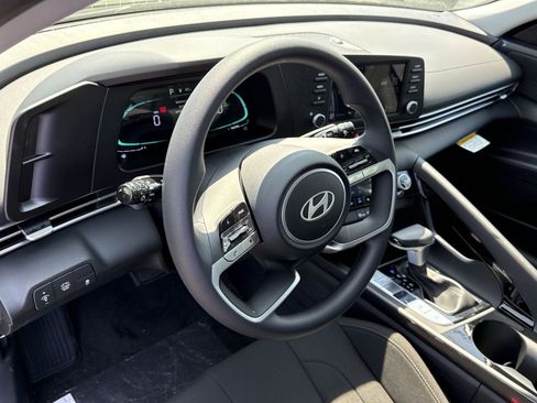 New 2026 Hyundai Elantra Hybrid FWD image 16