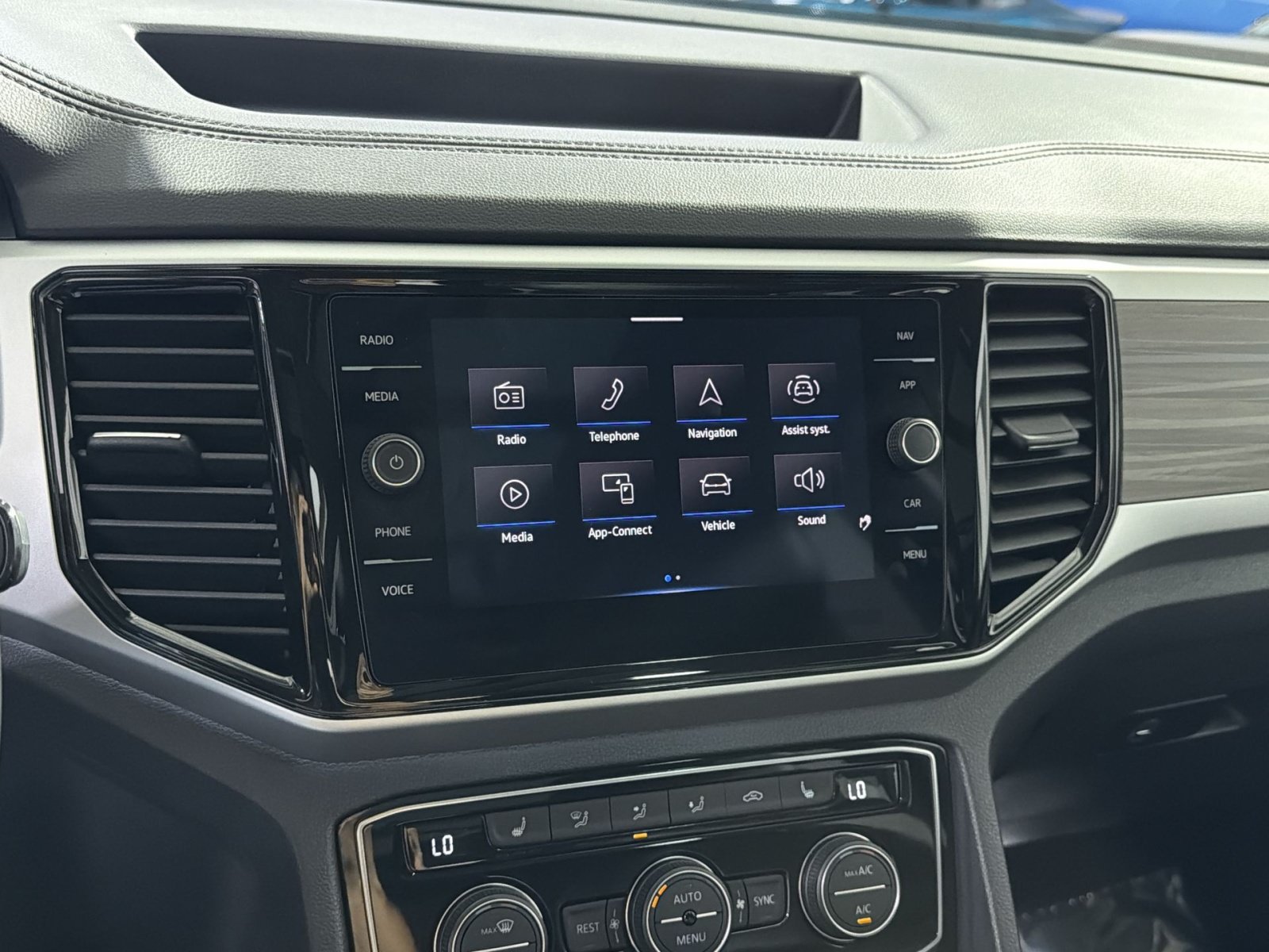 Used 2023 Volkswagen Atlas SEL AWD/4WD image 20