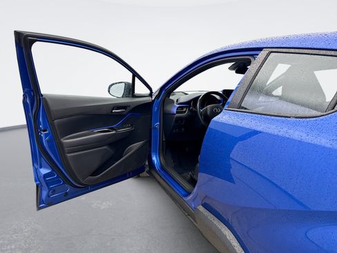 Used 2021 Toyota C-HR XLE FWD image 9