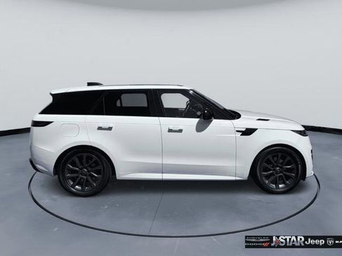 Used 2024 Land Rover Range Rover Sport Dynamic SE AWD/4WD image 4