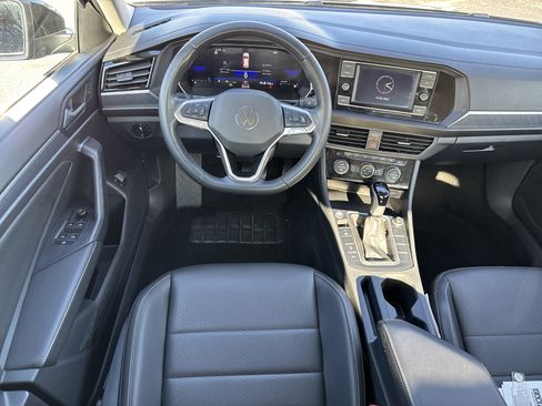 Used 2024 Volkswagen Jetta SE image 7