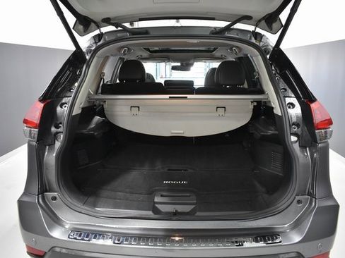 Used 2020 Nissan Rogue SL w/ Premium Package image 36