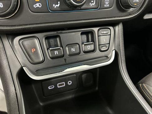 Used 2019 GMC Terrain SLE w/ Driver Convenience Package AWD/4WD image 17