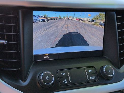 Used 2023 GMC Acadia SLE w/ Driver Convenience Package image 17