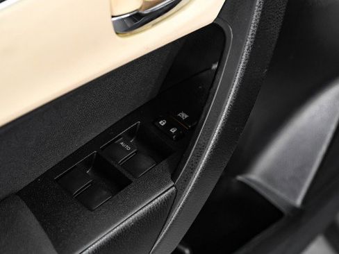 Used 2017 Toyota Corolla LE image 45