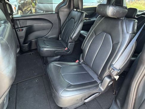 Used 2025 Chrysler Pacifica Select FWD image 22