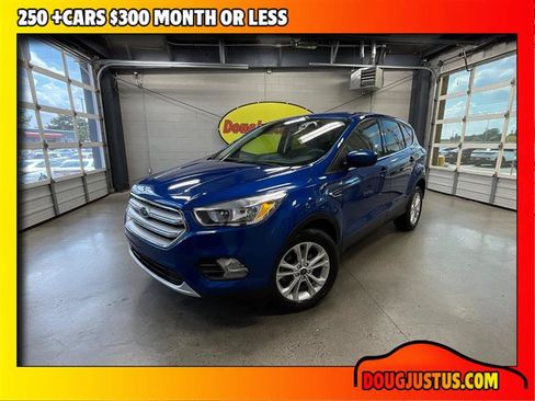 Used 2019 Ford Escape SE FWD image 1