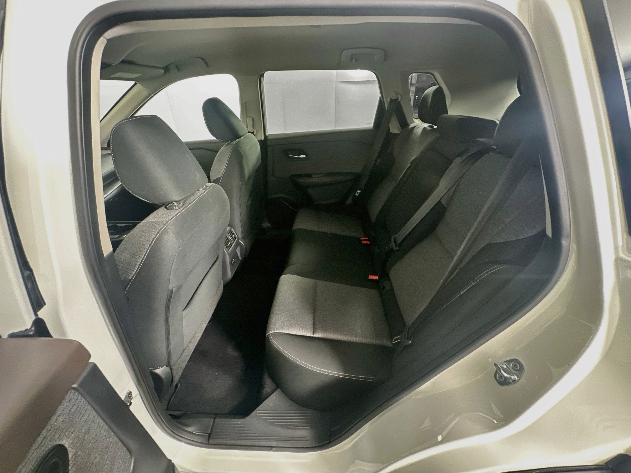Used 2021 Nissan Rogue SV FWD image 26