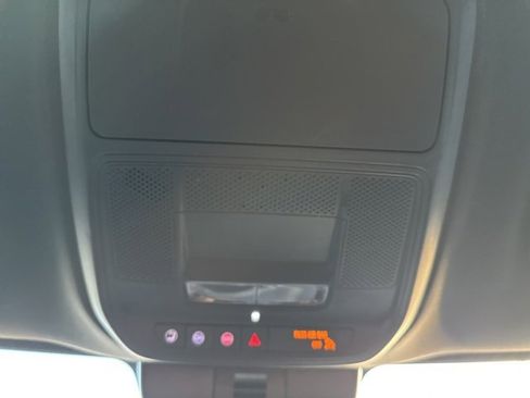 Used 2025 Chevrolet Traverse LT image 45