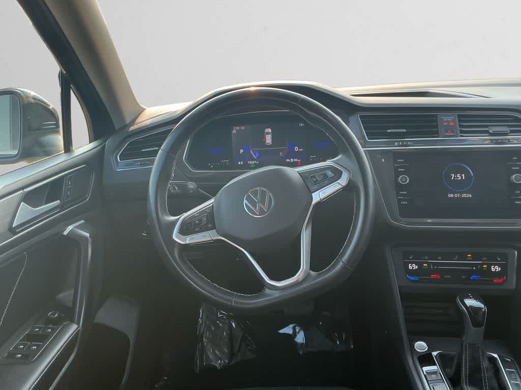 Used 2023 Volkswagen Tiguan SE AWD/4WD image 12