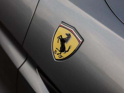 Used 2019 Ferrari Portofino image 2