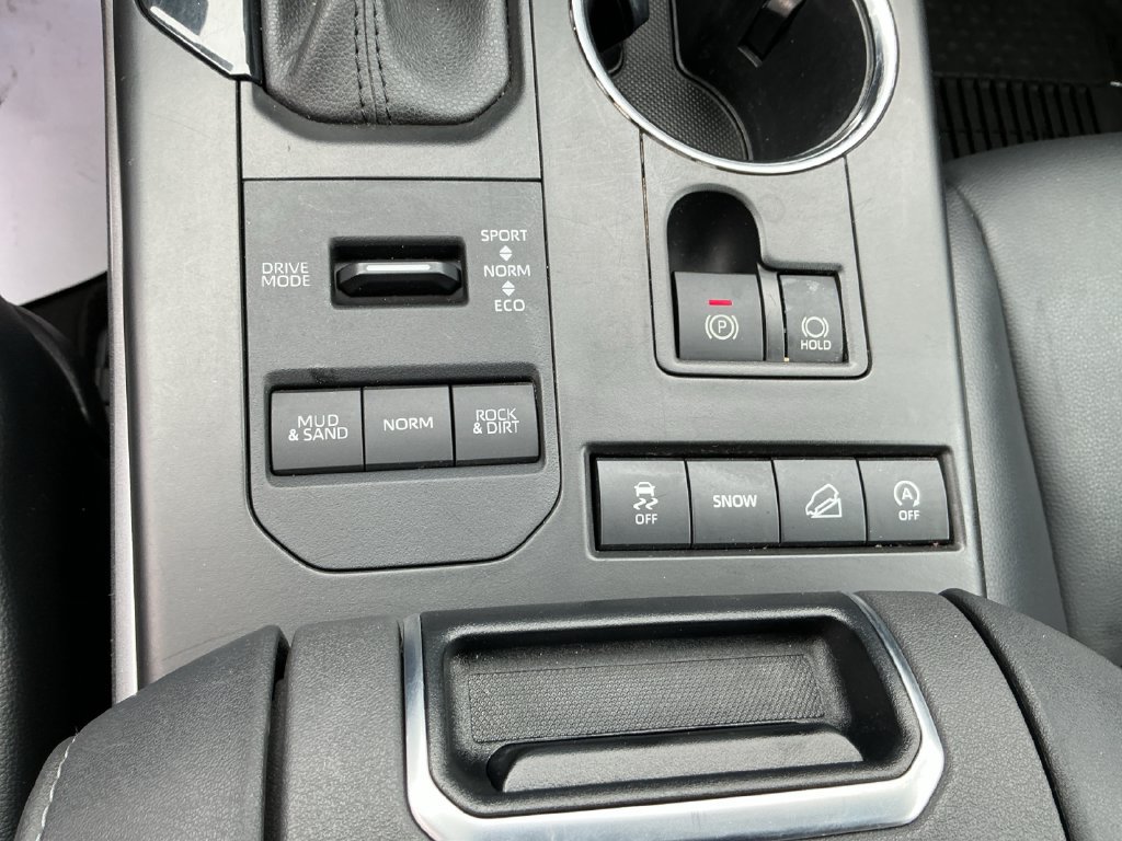 Used 2021 Toyota Highlander XLE AWD/4WD image 26