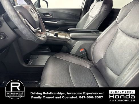 Used 2025 Toyota Sienna Platinum image 5