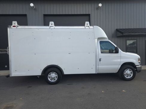 Used 2014 Ford E-350 and Econoline 350 Super Duty w/ Power Windows & Locks Group image 4