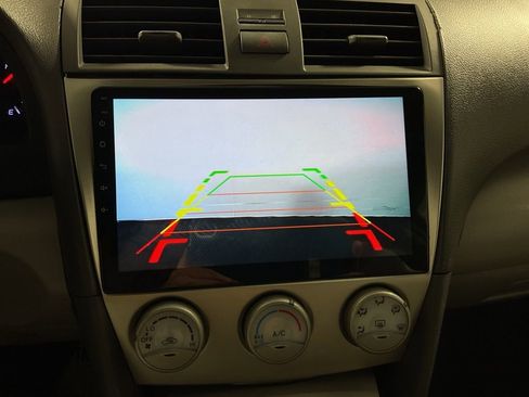 Used 2011 Toyota Camry LE image 3