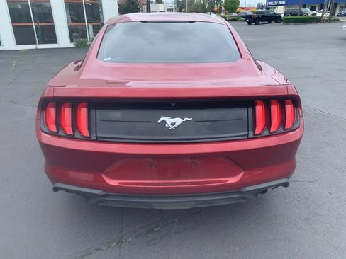 Used 2018 Ford Mustang Coupe RWD image 3