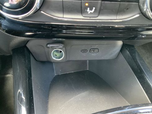 Used 2025 Chevrolet Trax LT FWD image 40