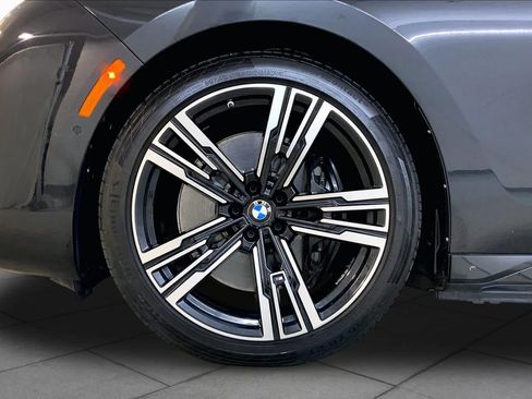 Used 2024 BMW i7 xDrive60 w/ Executive Package AWD/4WD image 10