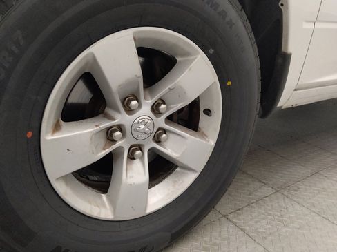 Used 2019 RAM 1500 Classic SLT RWD image 31