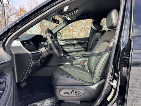 New 2026 Jeep Grand Cherokee Altitude AWD/4WD image 4