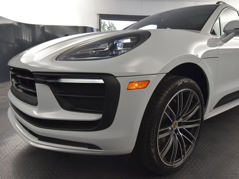 Used 2025 Porsche Macan image 41
