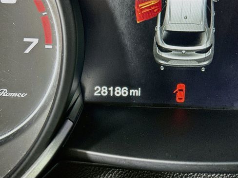 Used 2023 Alfa Romeo Stelvio Ti AWD/4WD image 19