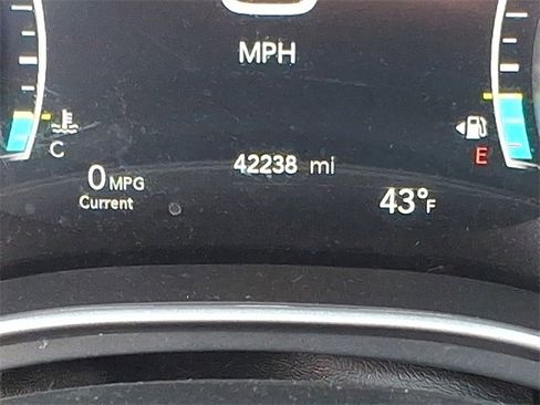 Used 2020 Chrysler Pacifica Touring-L Plus w/ S Appearance Package image 22