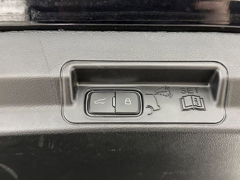 Used 2022 Ford Explorer Platinum w/ Equipment Group 601A AWD/4WD image 31