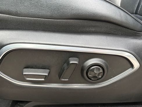 Used 2024 Jeep Wagoneer L Series II w/ Flexible Seating Group RWD image 17