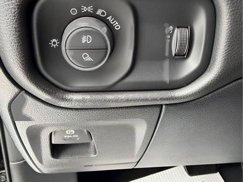 Used 2021 RAM 1500 Big Horn image 22