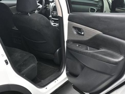 Used 2018 Nissan Murano S AWD/4WD image 16