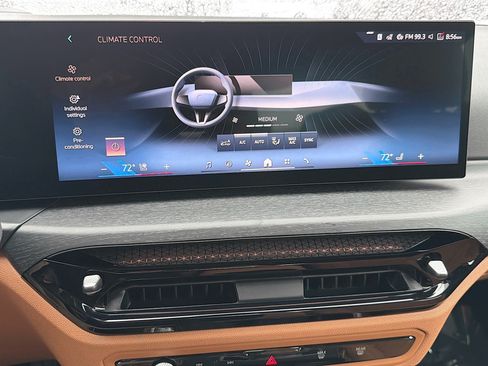 New 2026 BMW 330i xDrive Sedan w/ M Sport Package AWD/4WD image 35