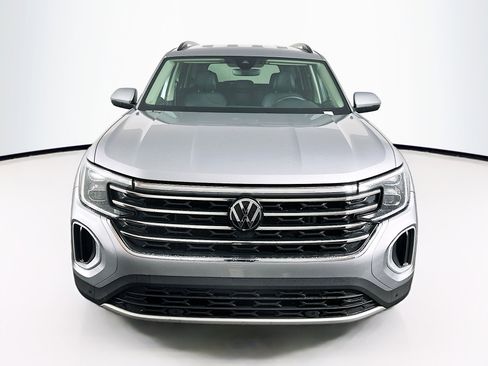 Used 2024 Volkswagen Atlas SE image 2