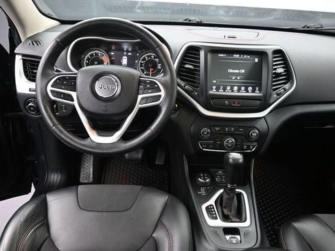 Used 2017 Jeep Cherokee Trailhawk w/ Comfort/Convenience Group image 11