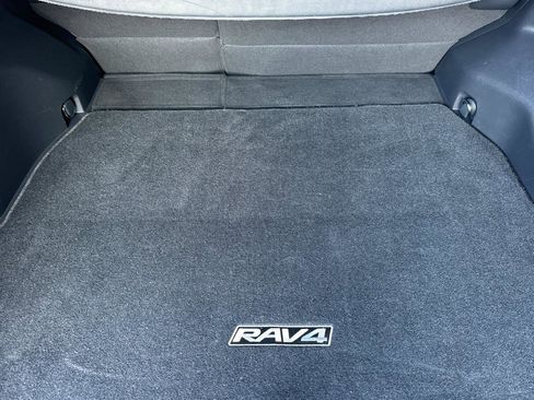 Used 2021 Toyota RAV4 XLE w/ Carpet Mat Package (TMS) image 14