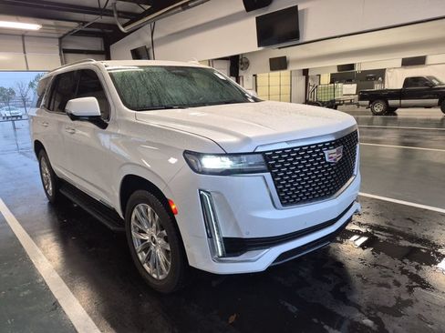 Used 2023 Cadillac Escalade Premium Luxury AWD/4WD image 4
