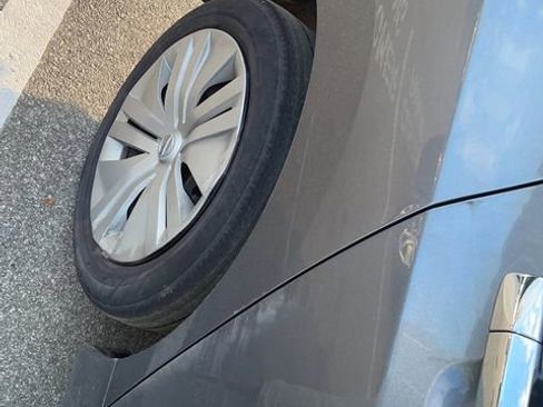 Used 2023 Nissan Leaf S image 6