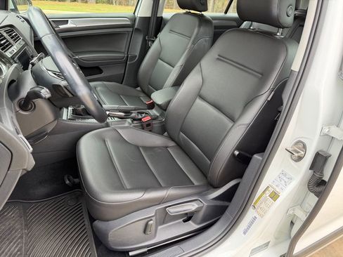 Used 2019 Volkswagen Golf Alltrack S image 12