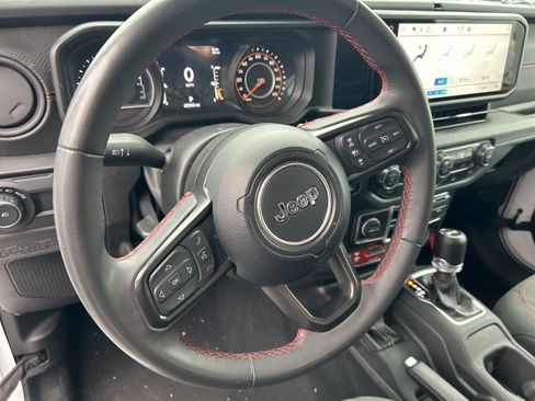 Used 2024 Jeep Wrangler Rubicon image 32