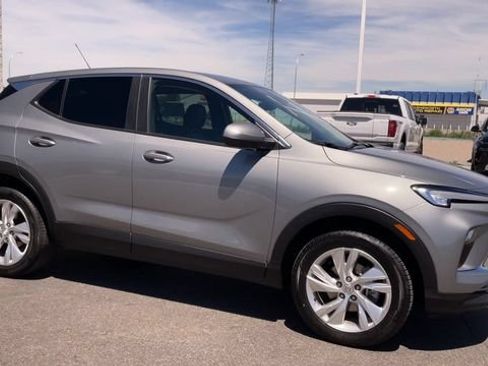 Used 2025 Buick Encore GX Preferred AWD/4WD image 3