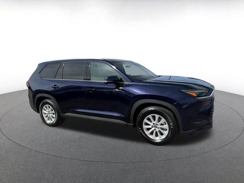 Used 2025 Toyota Grand Highlander FWD image 2