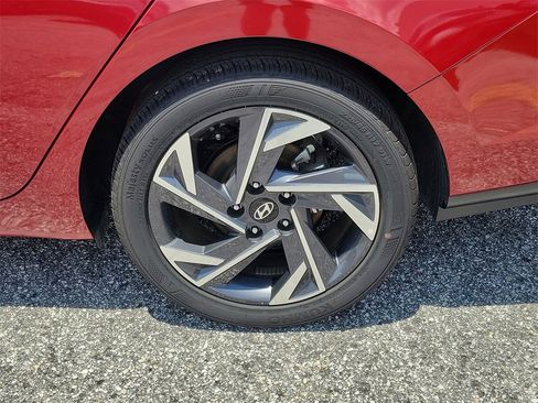 Used 2025 Hyundai Elantra SEL image 4