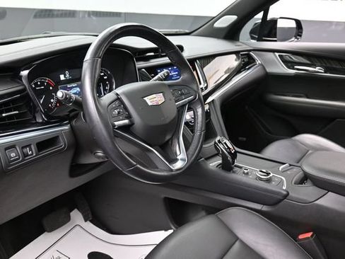 Used 2025 Cadillac XT6 Premium Luxury FWD image 14