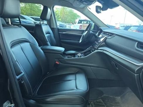 Used 2023 Jeep Grand Cherokee Limited w/ Black Appearance Package AWD/4WD image 19