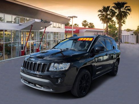 Used 2012 Jeep Compass Latitude w/ Altitude Pkg FWD image 7