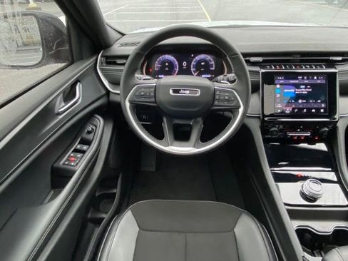 Used 2024 Jeep Grand Cherokee L Altitude image 28