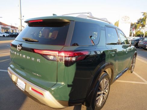 Used 2022 Nissan Pathfinder Platinum w/ Cargo Package image 10